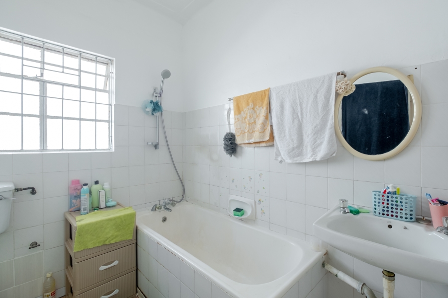 2 Bedroom Property for Sale in Sea Point Western Cape